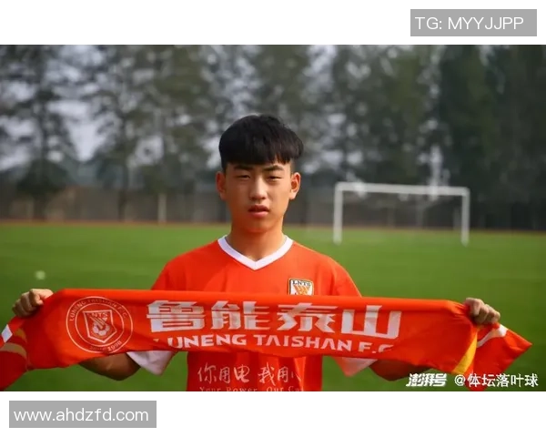 广州羽毛球队在杯赛积分榜上以100分稳居第一展现强劲实力